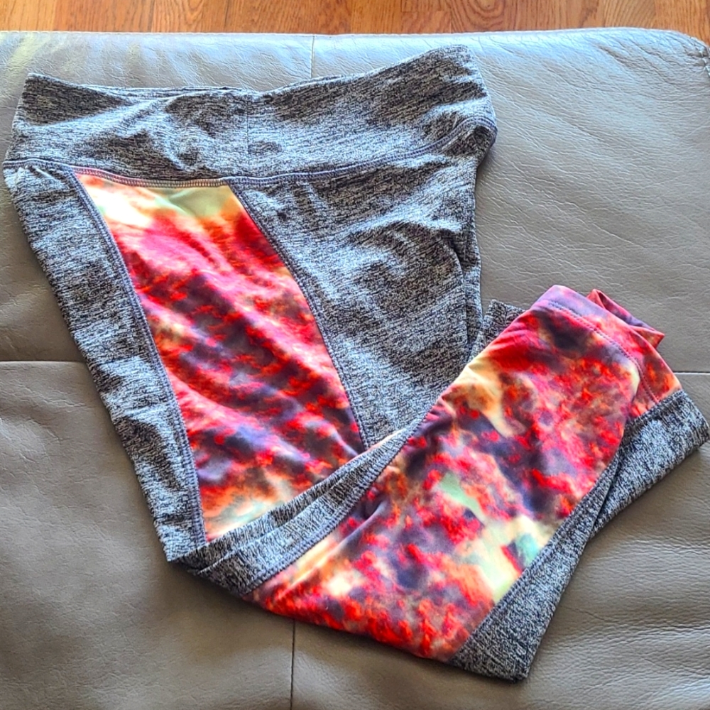 NWT LulaRoe Jade Crop Fitness Leggings Size Small